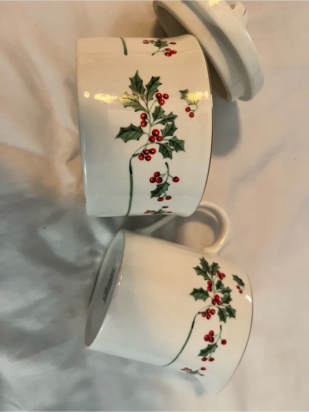 Gibson vintageWhite Ceramic Creamer & Sugar Set with Red Berries and Green Holly